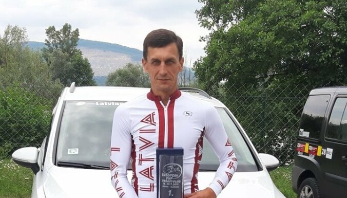 Parariteņbraucējs Gailišs uzvarējis Eiropas kausa posmā Slovākijā
