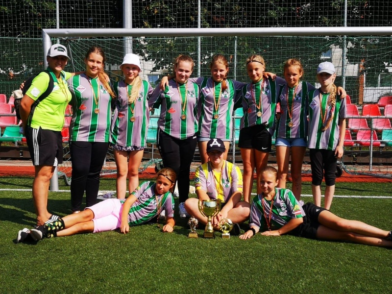 FK “Tukums 2000” meiteņu komanda vasaras čempionātā izcīna 3.vietu