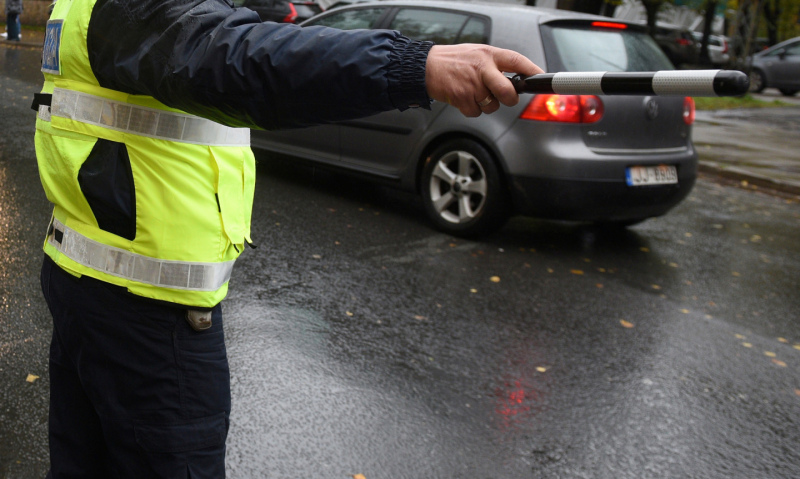 Policija svētku laikā pastiprināti veiks reidus uz Latvijas ceļiem