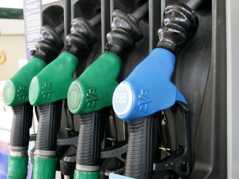 No šodienas palielinās akcīzes nodoklis degvielai un atsevišķiem tabakas izstrādājumiem