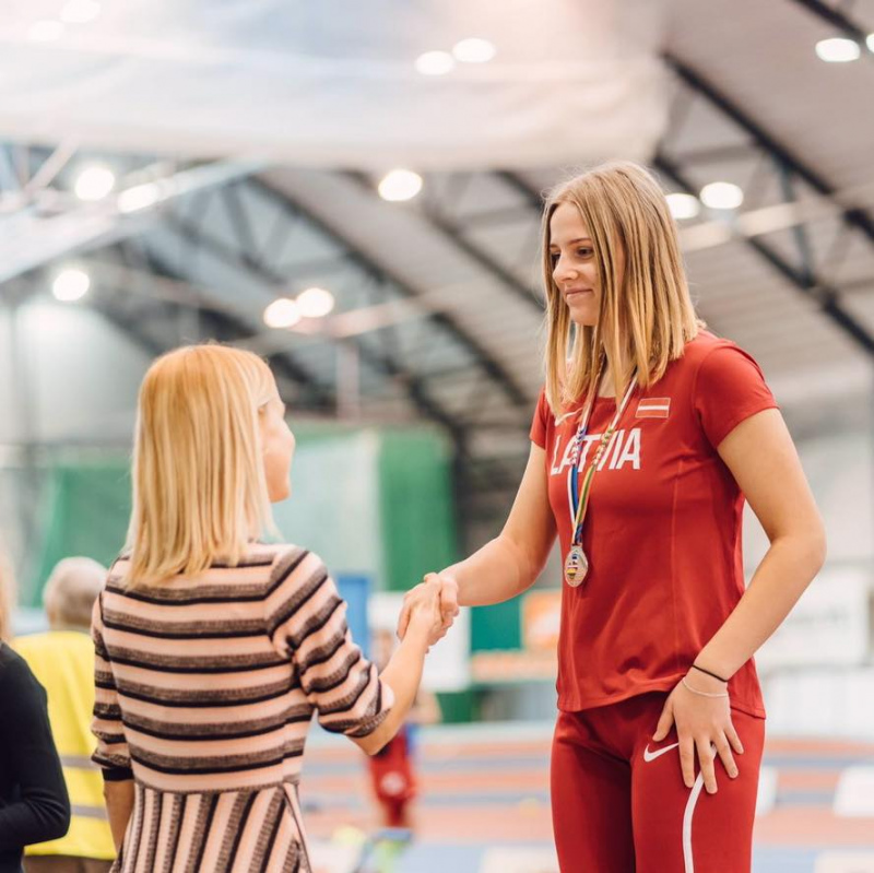 Kandavas šķēpmetēja  Ieva Annija Stepiņa ieguvusi Gada U18 vieglatlētes balvu