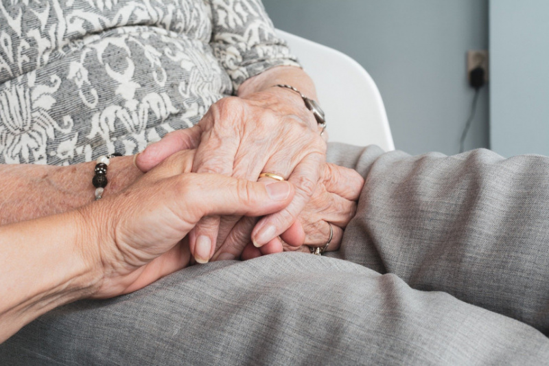 Pensionāriem, cilvēkiem ar invaliditāti un apgādnieku zaudējušajiem izmaksās 80 eiro atbalsta maksājumu Pensionāriem, cilvēkiem ar invaliditāti un apgādnieku zaudējušajiem izmaksās 80 eiro atbalsta maksājumu