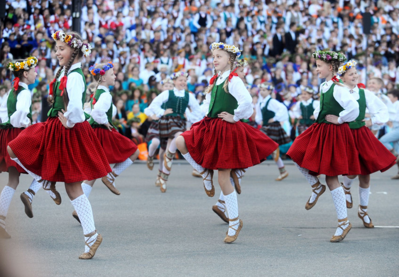 Plāno šovasar organizēt XII Latvijas Skolu jaunatnes dziesmu un deju svētkus Plāno šovasar organizēt XII Latvijas Skolu jaunatnes dziesmu un deju svētkus