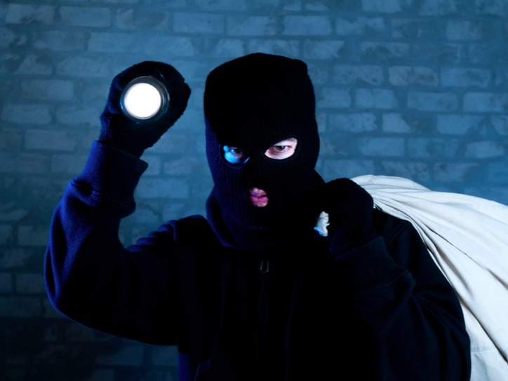 Policisti pa karstām pēdām aiztur iespējamo kramplauzi, kurš no mājām centās nozagt mēbeles Policisti pa karstām pēdām aiztur iespējamo kramplauzi, kurš no mājām centās nozagt mēbeles