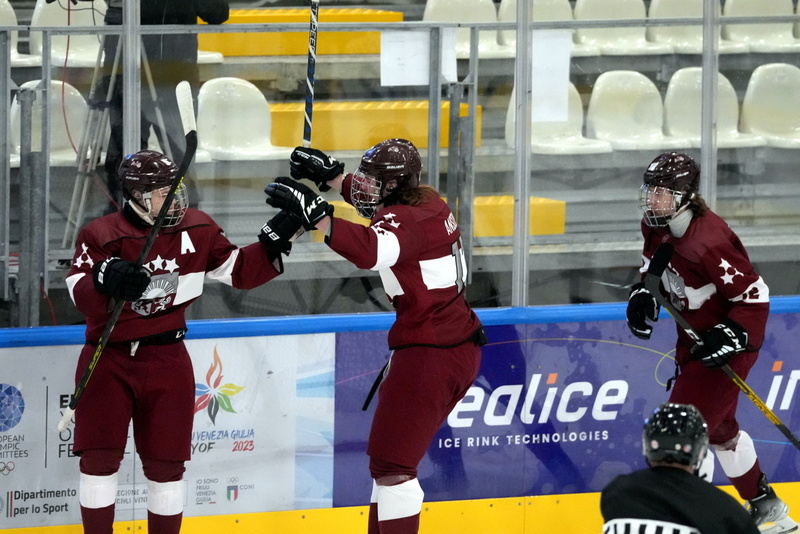 Latvija U17 hokeja izlase pieveic Vāciju, nodrošinot vietu Jaunatnes olimpiādes finālā