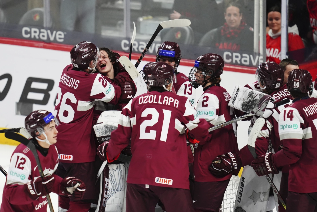 Latvijas hokeja izlase ar Sieradzki sastāvā U20 pasaules čempionātu sāk ar uzvaru pār Kanādu Latvijas hokeja izlase ar Sieradzki sastāvā U20 pasaules čempionātu sāk ar uzvaru pār Kanādu