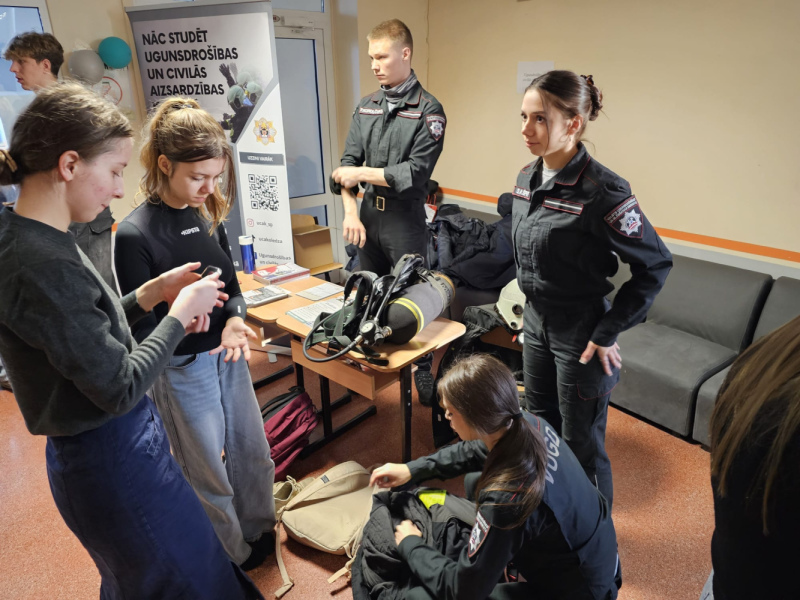 Tukuma Raiņa Valsts ģimnāzijā notika karjeras diena Tukuma Raiņa Valsts ģimnāzijā notika karjeras diena