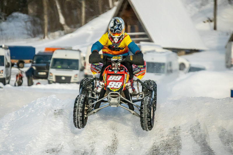 Motobraucējs Straubergs ziemas motokrosa čempionāta 1.posmā izcīna uzvaru