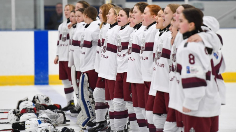 Medisone un Kaže kopā ar Latvijas U18 hokeja izlasi izcīna sudraba medaļas pasaules čempionātā