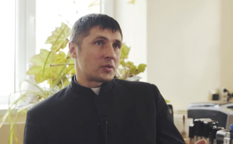 Viļoties pāvestā Franciskā, priestera pienākumus pametis Tukuma Romas katoļu draudzes prāvests Stepanovs