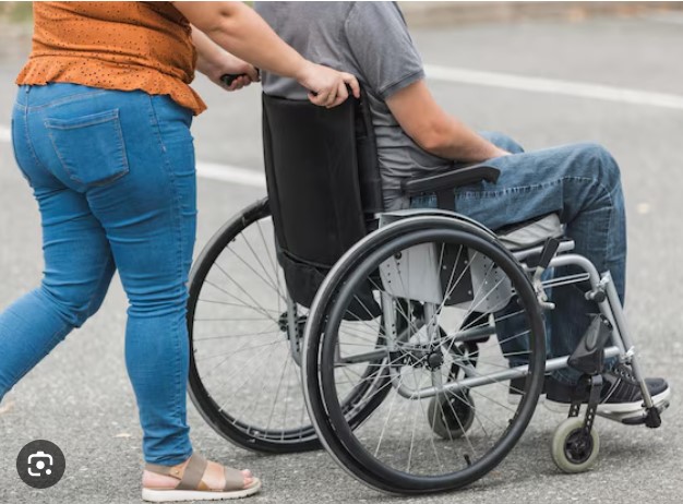 Ar šo gadu paaugstināts cilvēku ar invaliditāti asistentu un pavadoņu atlīdzības apmērs Ar šo gadu paaugstināts cilvēku ar invaliditāti asistentu un pavadoņu atlīdzības apmērs