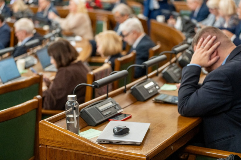 Saeima konceptuāli atbalsta, ka ēdinātājiem pēc klienta pieprasījuma ir jānodrošina dzeramais ūdens no krāna Saeima konceptuāli atbalsta, ka ēdinātājiem pēc klienta pieprasījuma ir jānodrošina dzeramais ūdens no krāna