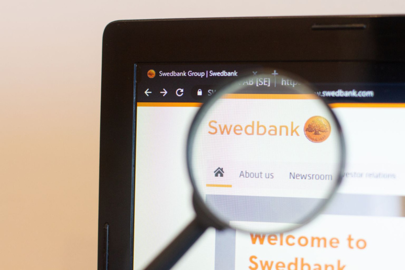 "Swedbank" sāks maksāt klientiem procentus arī par uzkrājumu krājrīkā