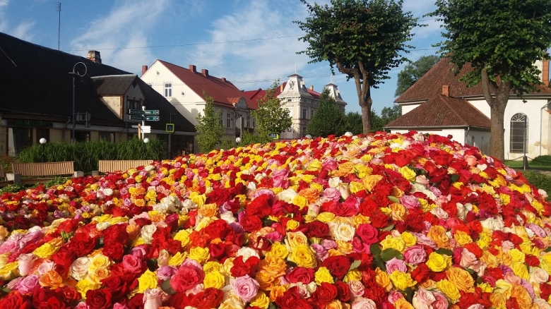 "Rožu svētkiem 2021" un "Tiekamies Tukumā" motīviem piešķir 100 000 EUR