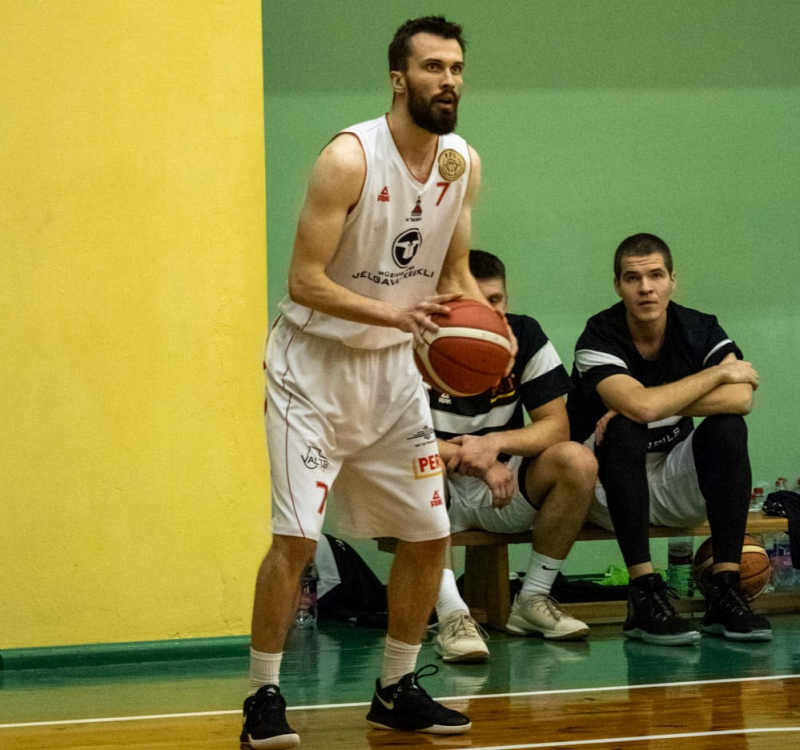 Jaunpils basketbolisti piekāpjas līdervienības "Nīca/BLi" priekšā