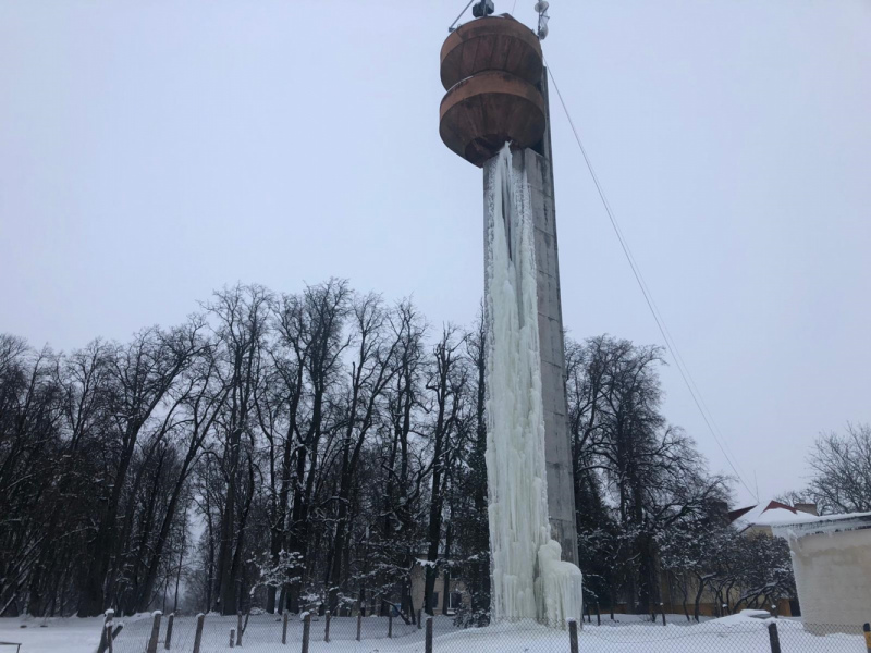 Pūres pagasta Lamiņos plīsis ūdenstorņa rezervuārs! Vai iedzīvotāji un skola paliks bez ūdens?