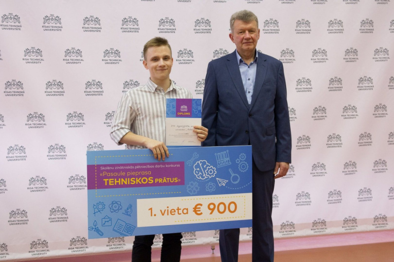 Trīs Tukuma Raiņa Ģimnāzijas skolēni iekļuvuši RTU zinātniskās pētniecības darbu konkursa finālā
