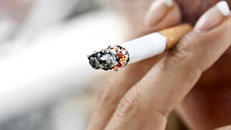 Tabakas izstrādājumus un e-cigaretes varētu ļaut iegādāties tikai no 19 gadu vecuma Tabakas izstrādājumus un e-cigaretes varētu ļaut iegādāties tikai no 19 gadu vecuma