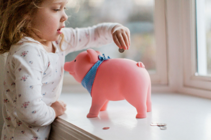 Līdz marta beigām ģimenēm izmaksās 500 EUR vienreizēju pabalstu par katru bērnu