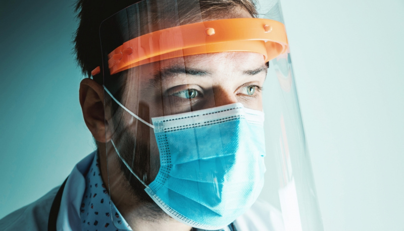 Turpmāk sejas vairogus drīkst lietot tikai kopā ar sejas masku