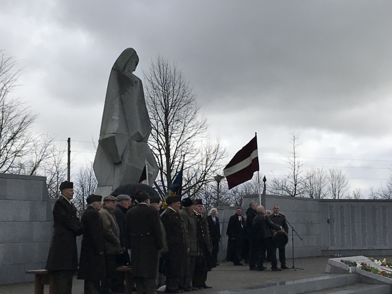 Aizvadīts ikgadējais leģionāru piemiņas pasākums Lestenes brāļu kapos