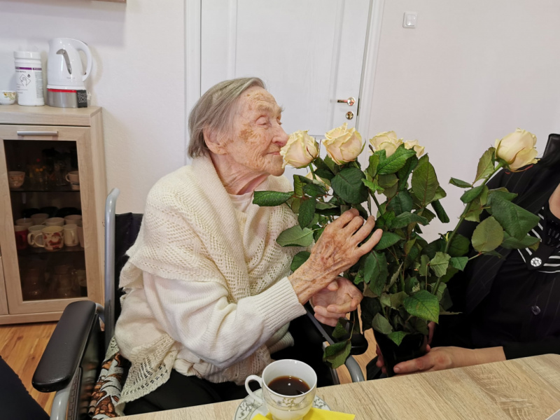 100 gadu dzimšanas dienā sveic Mirdzu Kiršteini