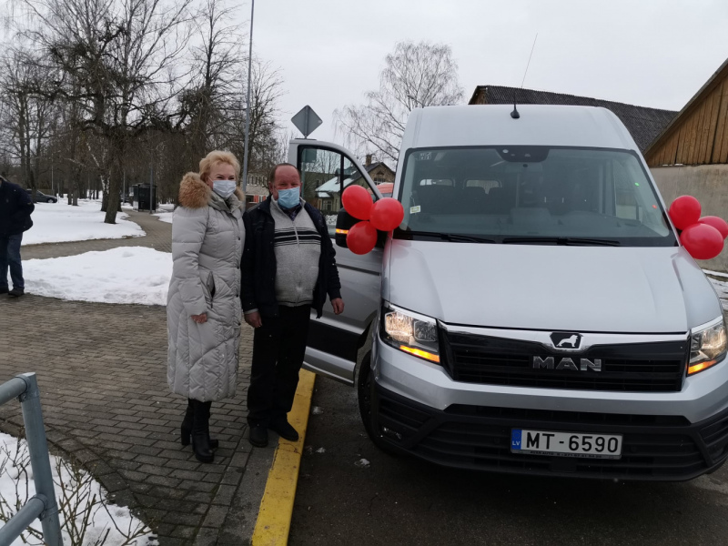 Tumes un Degoles pagastu pārvalde saņem jauno skolēnu pārvadāšanai paredzēto busiņu Tumes un Degoles pagastu pārvalde saņem jauno skolēnu pārvadāšanai paredzēto busiņu