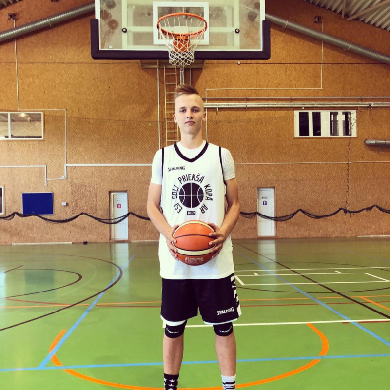 Kandavnieki Kārlis Šenbergs un Kristers Šnikvalds izsaukti uz U19 Latvijas izlasi basketbolā