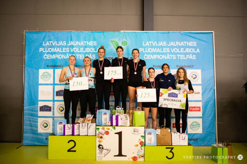Kitija Martini - Ādamsone uzvar Latvijas jaunatnes čempionatā pludmales volejbolā