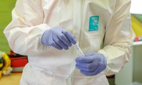 Ģimenes ārsts varēs nosūtīt uz valsts apmaksātām Covid-19 analīzēm