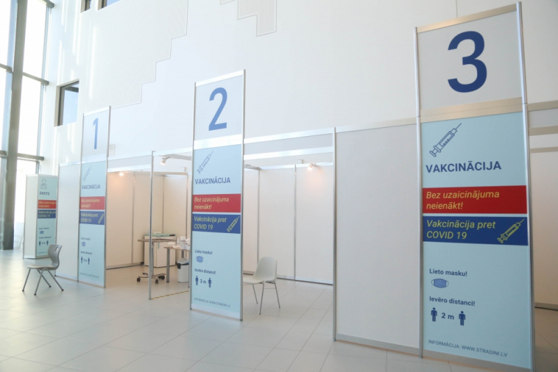 Vakcinācijas centru uzturēšana ik mēnesi izmaksā 1,1 miljonu EUR Vakcinācijas centru uzturēšana ik mēnesi izmaksā 1,1 miljonu EUR