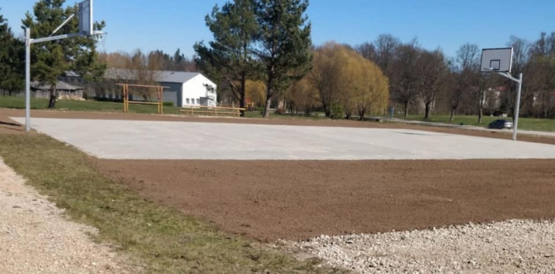 Zentenē par ELFLA līdzfinansējumu tapis āra basketbola laukums