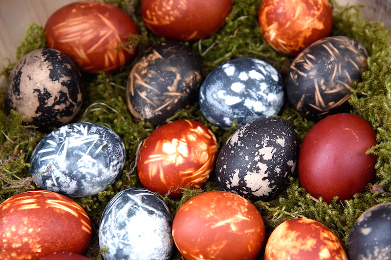 Veselības ministrija atgādina: Lieldienas jāsvin mājās, ciemošanās ir aizliegta