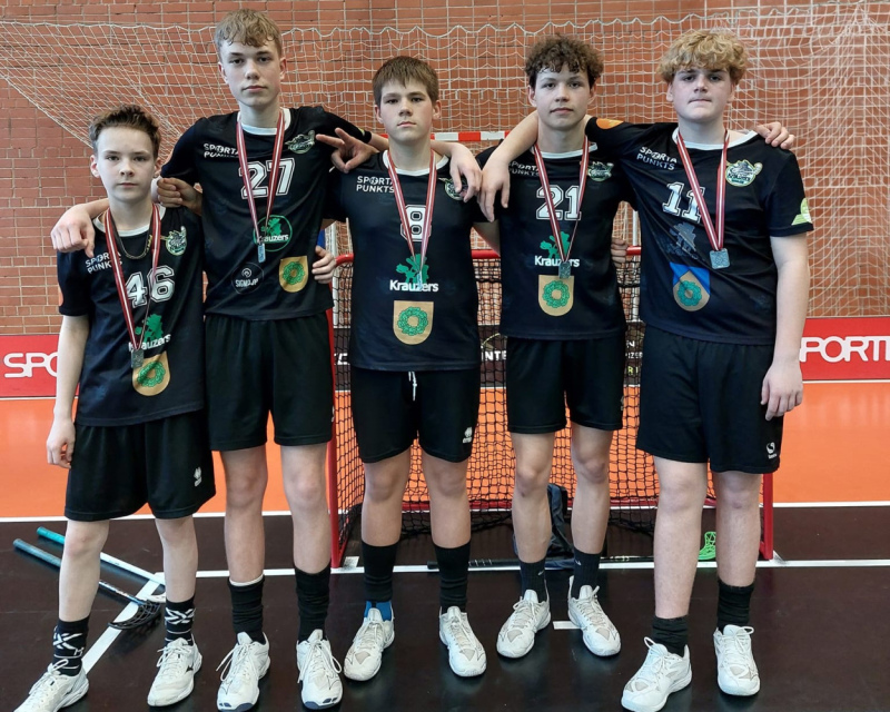 Ozols, Tramdahs, Kronbergs, Šērs un  Volodjkins kļūst par Latvijas U15 čempionāta vicečempioniem florbolā