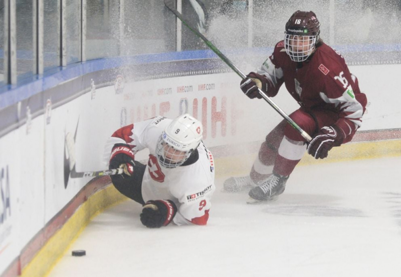 Latvijas U18 hokeja izlase PČ sāk ar zaudējumu pret Šveici