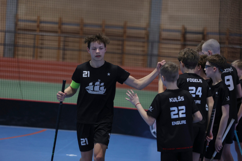 "Engures Korsāri" kļūst par U13 grupas Latvijas čempioniem florbolā