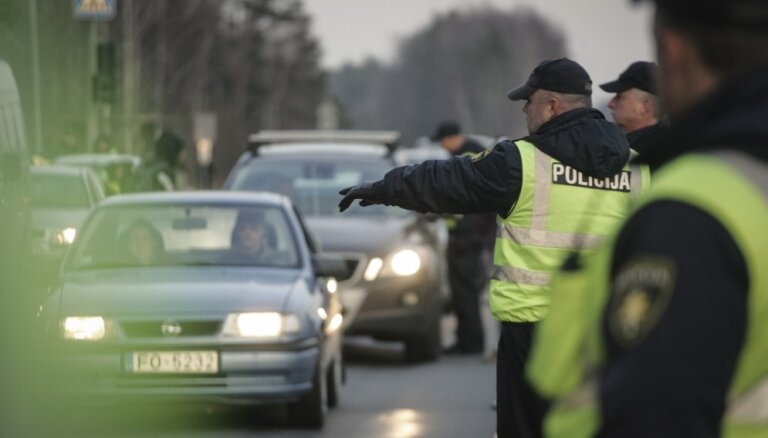 Šonedēļ policija pievērsīs pastiprinātu uzmanību ātrumpārkāpējiem Šonedēļ policija pievērsīs pastiprinātu uzmanību ātrumpārkāpējiem