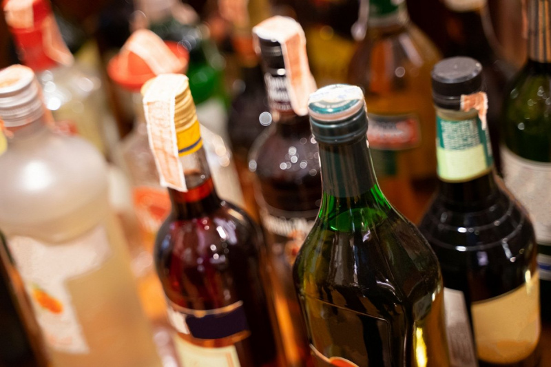 Alkohola aprites ierobežošanai vēl lems par tā tirdzniecību DUS; visu grozījumu ieviešanai paredzēs pārejas laiku Alkohola aprites ierobežošanai vēl lems par tā tirdzniecību DUS; visu grozījumu ieviešanai paredzēs pārejas laiku