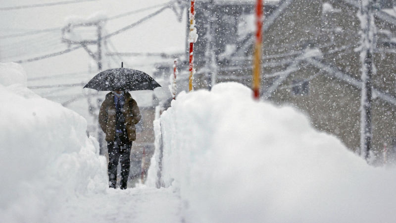 Brīdina par bīstamiem laikapstākļiem pirmdien; Sola pat 10cm biezu sniega segu