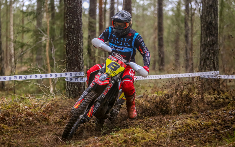 Valdis Šakins uzvar Enduro sezonas atklāšanas sacensībās Ķesterciemā