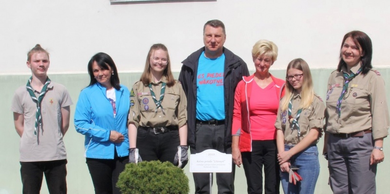 Lielajā talkā Tukuma novadā piedalījās Latvijas valsts prezidents Raimonds Vējonis Lielajā talkā Tukuma novadā piedalījās Latvijas valsts prezidents Raimonds Vējonis