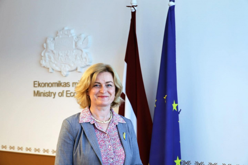 Jāni Vitenbergu ekonomikas ministra krēslā nomaina Ilze Indriksone Jāni Vitenbergu ekonomikas ministra krēslā nomaina Ilze Indriksone