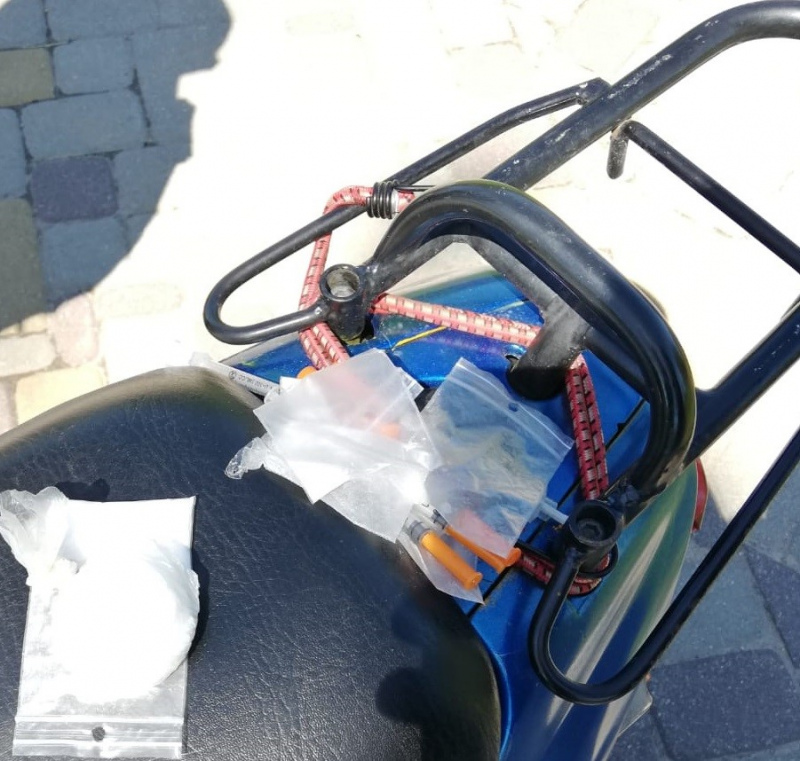 Tukuma iecirkņa policisti, pārbaudot mopēda vadītāju, atrod narkotikas Tukuma iecirkņa policisti, pārbaudot mopēda vadītāju, atrod narkotikas