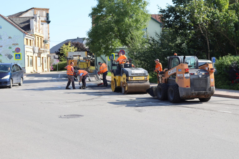 Tukuma novadā aktīvi turpinās ielu un ceļu infrastruktūras sakārtošanas darbi Tukuma novadā aktīvi turpinās ielu un ceļu infrastruktūras sakārtošanas darbi