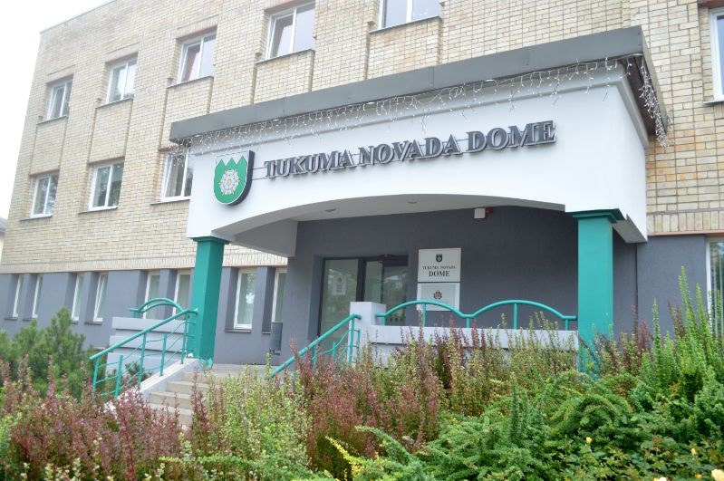 No 13.maija Tukuma novada Domē uzsāk ierobežotu apmeklētāju pieņemšanu