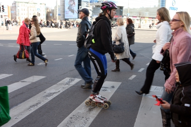 Par ceļa nedošanu gājējiem sodu transportlīdzekļu vadītājiem plāno palielināt līdz 140 EUR Par ceļa nedošanu gājējiem sodu transportlīdzekļu vadītājiem plāno palielināt līdz 140 EUR