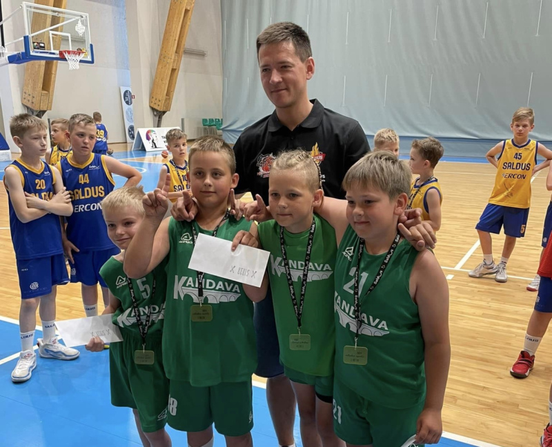 Jaunie Kandavas basketbolisti izcīna uzvaru 3x3 turnīrā Saldū Jaunie Kandavas basketbolisti izcīna uzvaru 3x3 turnīrā Saldū