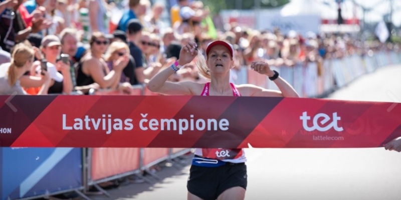 Karīna Helmane-Soročenkova kļuvusi par Latvijas čempioni maratonā