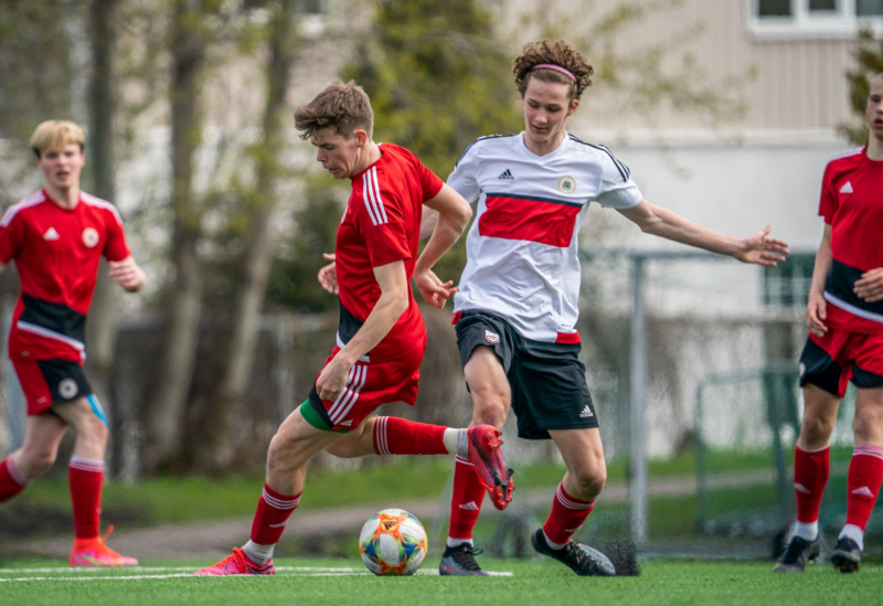 Uz Latvijas U18 futbola izlasi uzaicināti Tukuma jaunie futbolisti Puzānovs un Jansons Uz Latvijas U18 futbola izlasi uzaicināti Tukuma jaunie futbolisti Puzānovs un Jansons