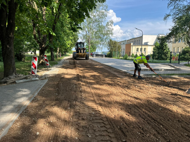 Džūkstes pagastā pie skolas un Katlumājas ielas plānots veikt minerālmateriāla virskārtas izbūvi ar asfalta ieklājēju Džūkstes pagastā pie skolas un Katlumājas ielas plānots veikt minerālmateriāla virskārtas izbūvi ar asfalta ieklājēju